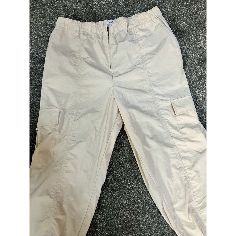 Bar III Cropped Pull On Cargo Pants Sz Large Beige Tan Women's Jogger Leg - Picture 2 of 7
